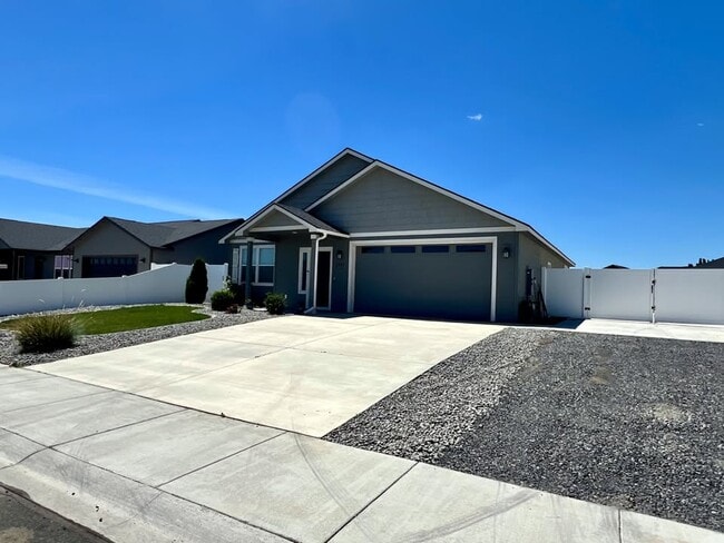Photo - 2395 Chelan St