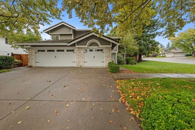 Building Photo - Luxury 4-Bedroom Home with Designer Upgrad...