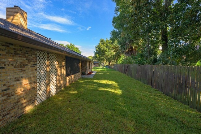 Photo - 1523 Poplar Dr