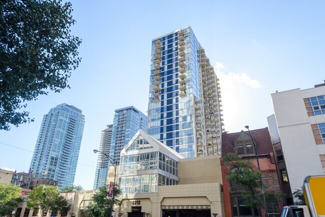 Photo - 1212 N La Salle St Unidad 503 Rental