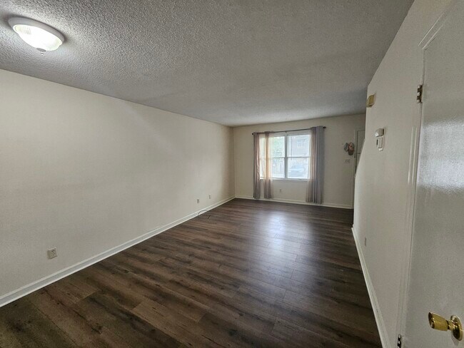 102 Cedar Ct Unit B