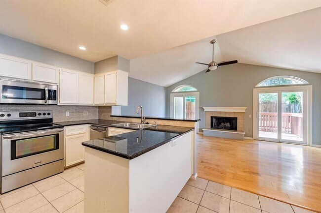Photo - 6616 Mesa Hollow Dr
