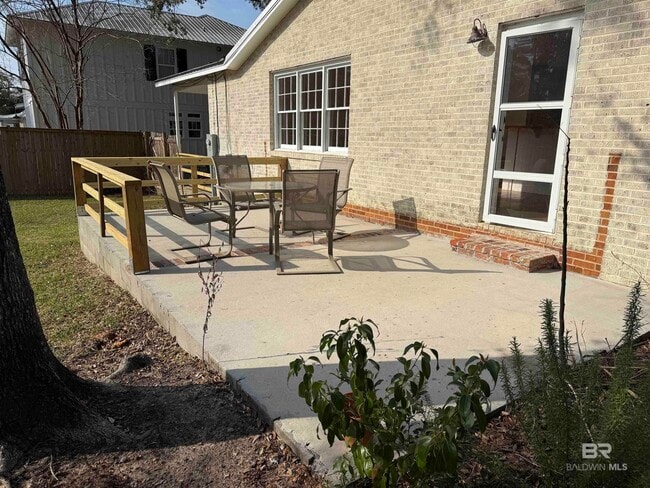 Photo - 162 Pecan Ave