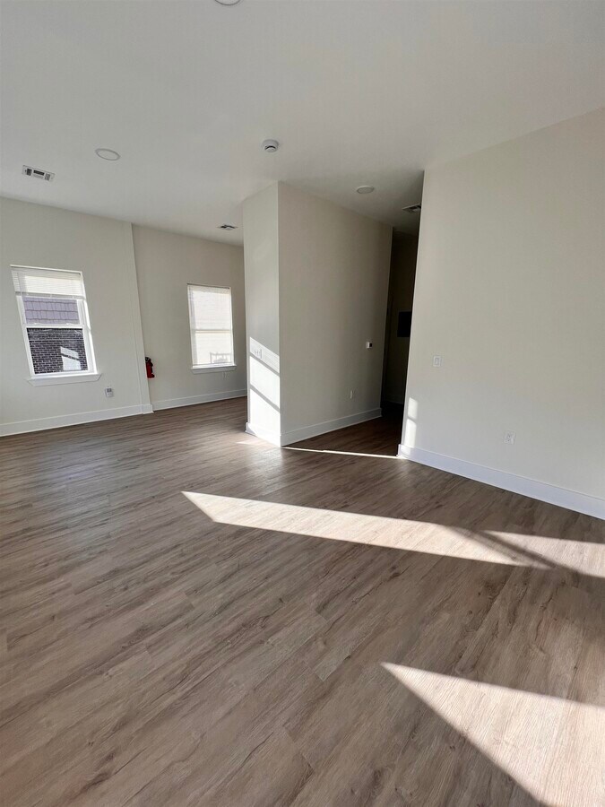 Photo - 70 69th St Unidad 4