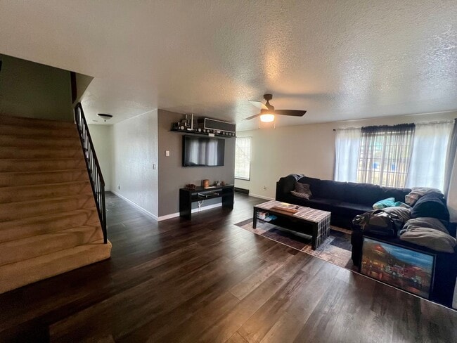 Photo - 1130 Hemlock Ct