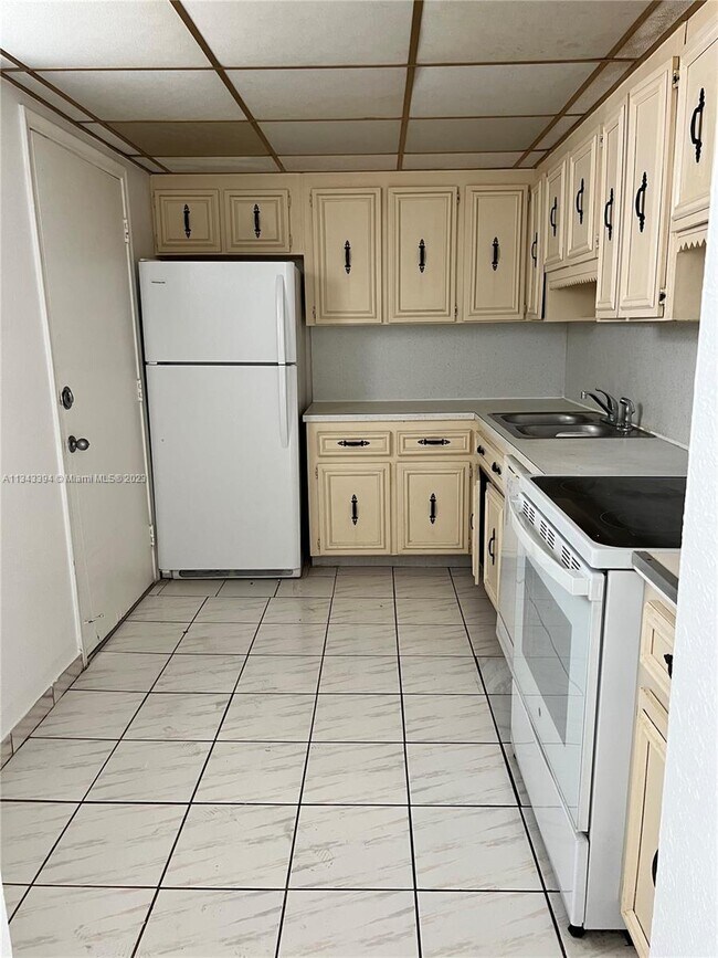 Photo - 1750 James Ave Unidad 7K