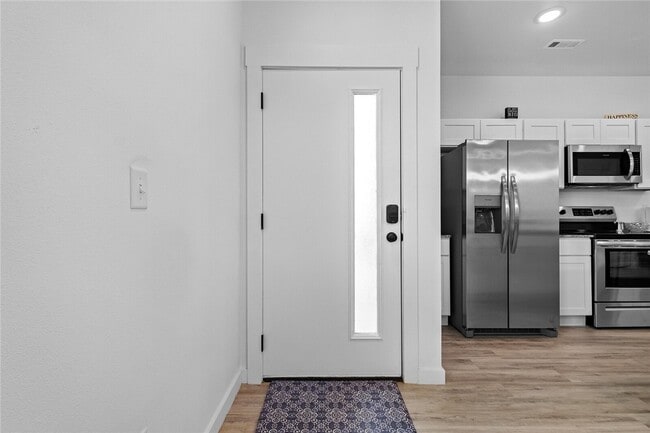 Photo - 680 Pacific Ave