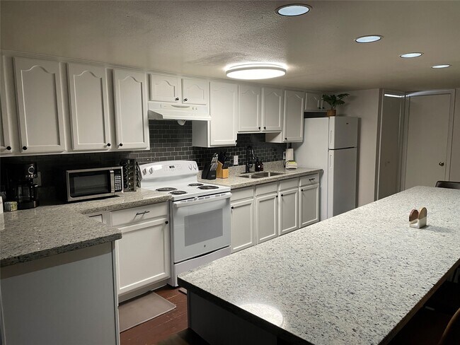 Photo - 2118 The Strand Unit 214