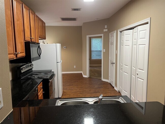 Photo - 818 Sterling Creek Cir