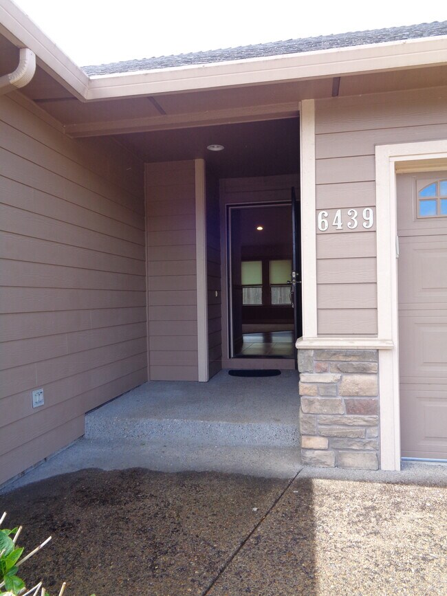 Photo - 6439 Robin Hood St SE