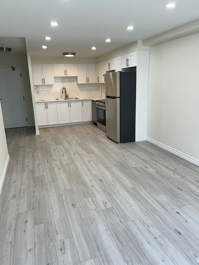 Photo - Beautiful 1 Bedroom Across From Gage Park on Main Floor Unit 105
