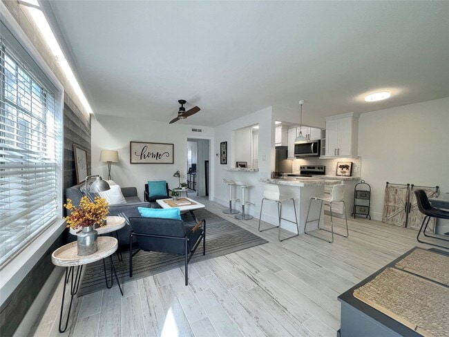 Building Photo - 1855 Portsmouth St Unit 7D