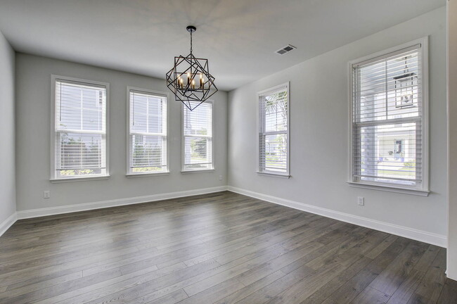 Photo - 612 Heartwood Ln