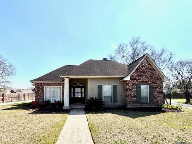 Building Photo - 10630 Hilltree Dr