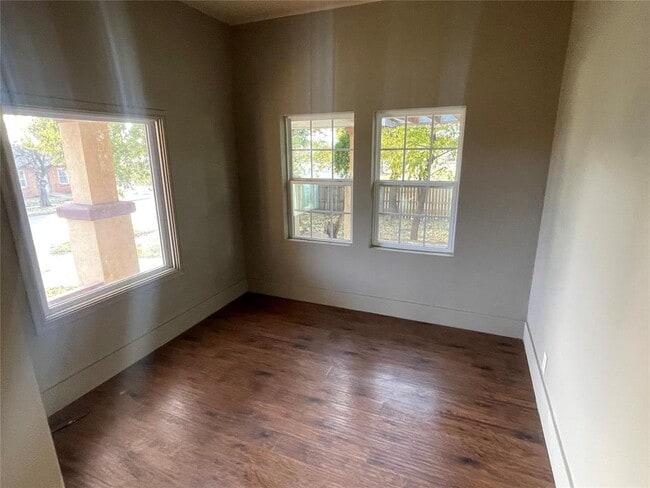 Photo - 220 N 8th St