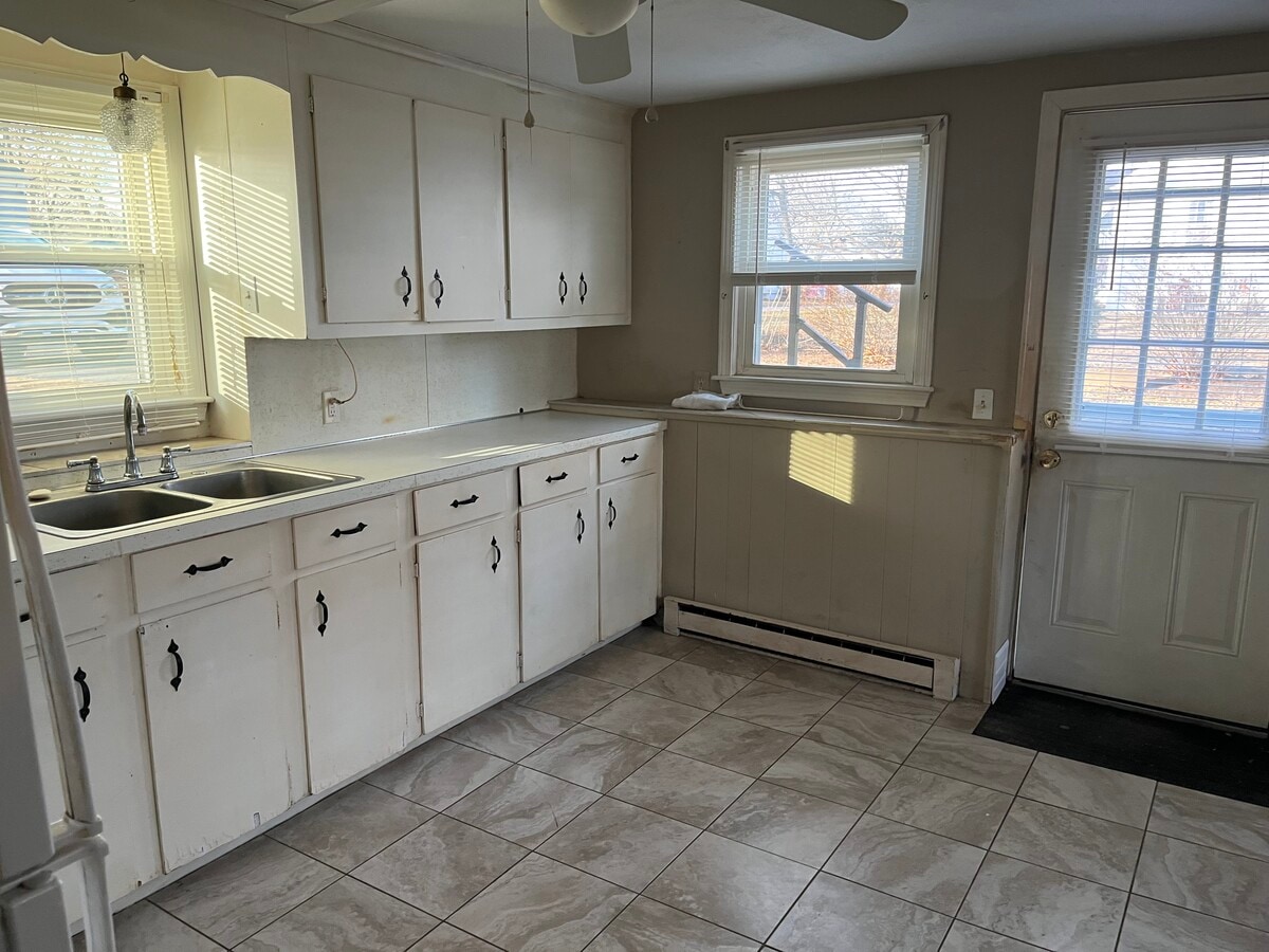 Photo - 136 Custer St