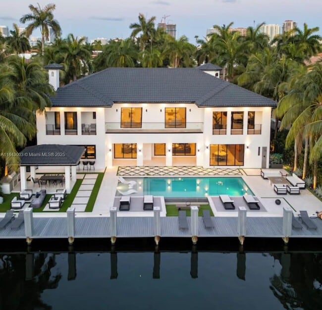 Building Photo - 131 Royal Palm Dr Rental