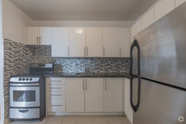 1BR, 1BA - 600SF - Kitchen - Imperial Towers