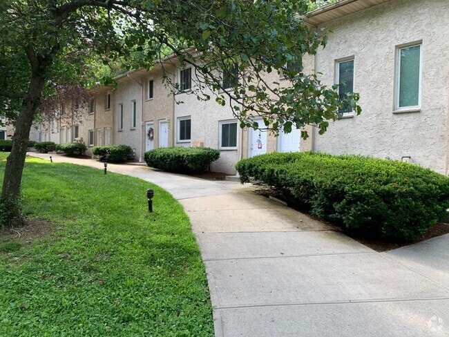 Building Photo - 85 N Middletown Rd Unit A10 Rental