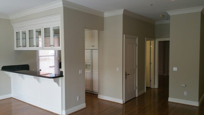 Building Photo - East Main Street Unit 37 A