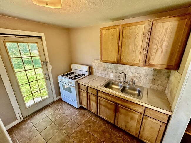 Photo - 204 E 2nd St