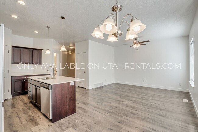 Photo - 297 W 490 N