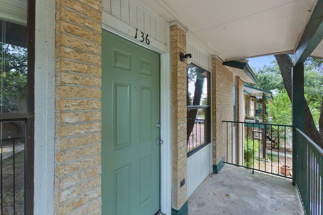 Photo - Great Location, Immediate Move In available - 2 bed / 2 bath Condo - 100% off First Month's rent!