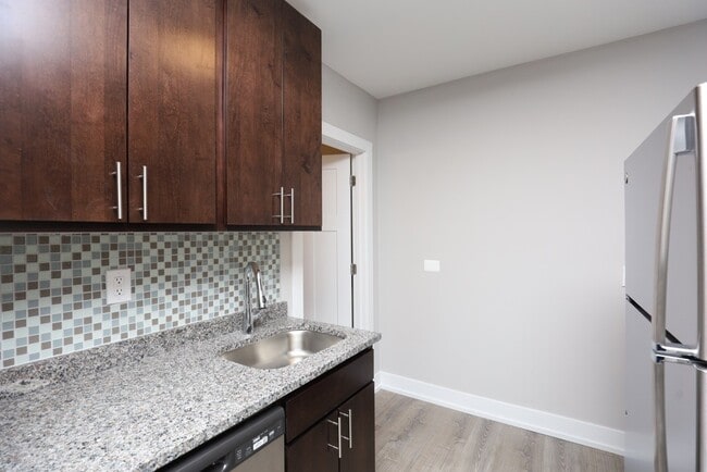 Photo - 814 W Cornelia Ave Unit 703