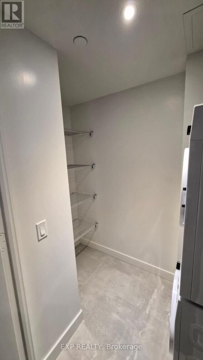 Photo - 448 Burnhamthorpe Rd W Unit 1206