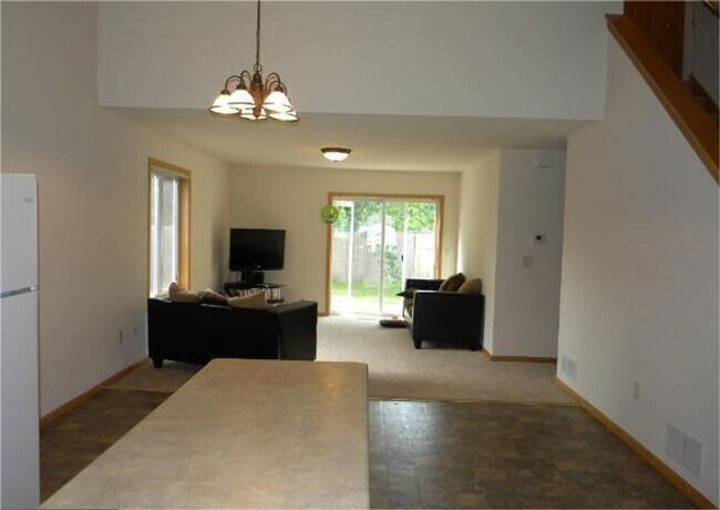 Photo - 1040/1044 4th St SE, Forest Lake, MN 55129 (duplex) Unidad 1040 4th St SE