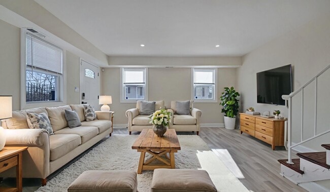 Photo - 5338 Jay St NE