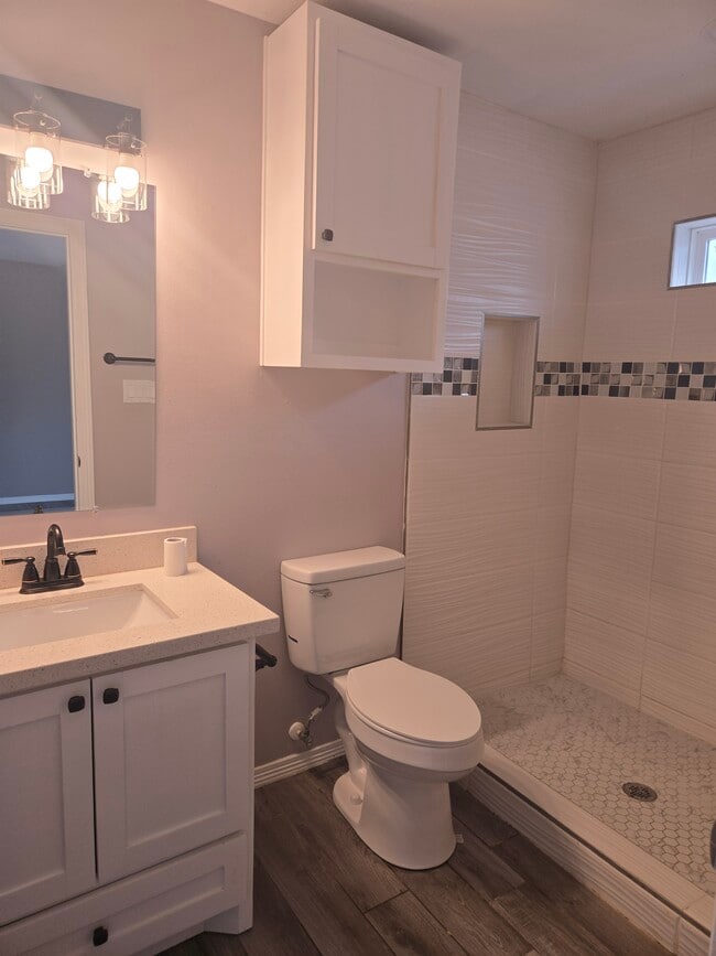 Master Bathroom - 1413 Glasscock Ave Unit A