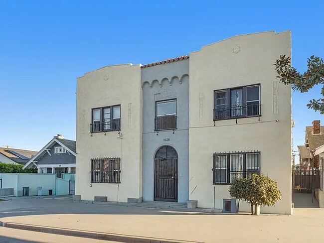 1628 W 45th St Unit 205