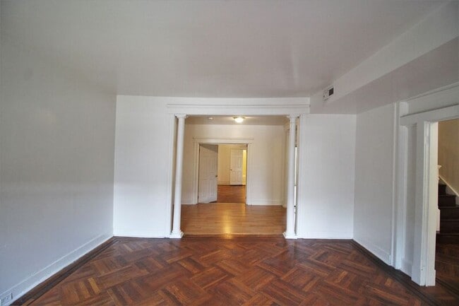 Photo - 225 W 29th St