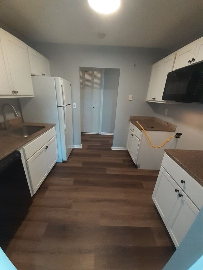 Photo - RIVERSIDE CHATEAU ASSOCIATES LP Unit 210