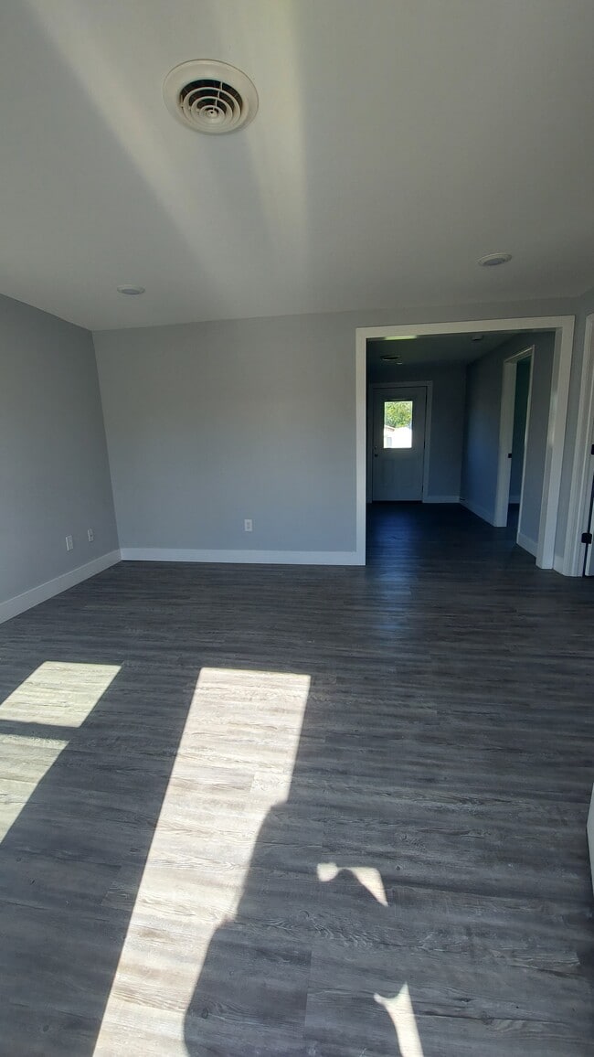 Photo - 1029 Emmons St