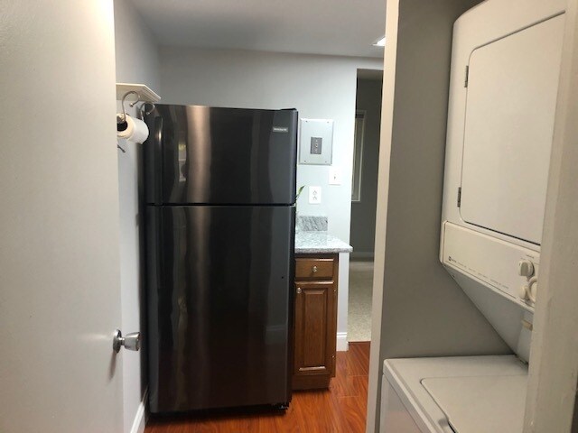 Kitchen - 1400 Northgate Sq Unit 11