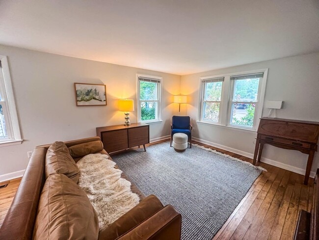 Photo - Charming 3 Bedroom Townhouse