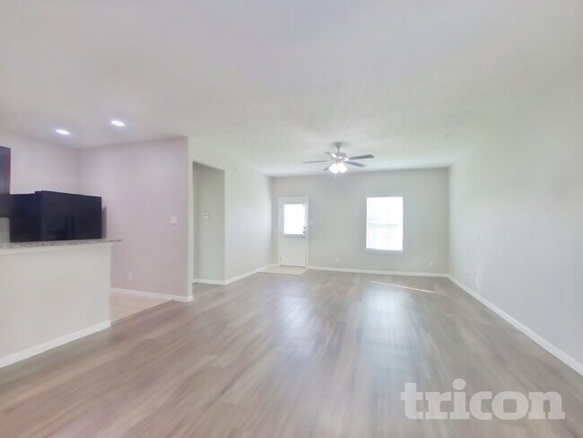 Photo - 210 Pequin Rd