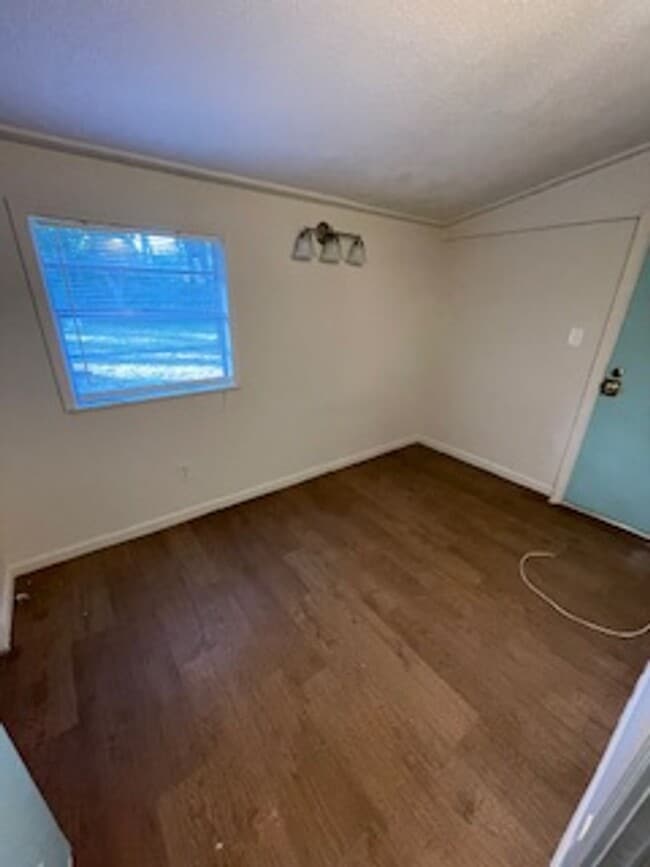 Photo - 2053 Belle Vue Way