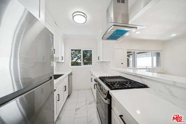 Photo - 1206 Hayworth Ave Unit 10