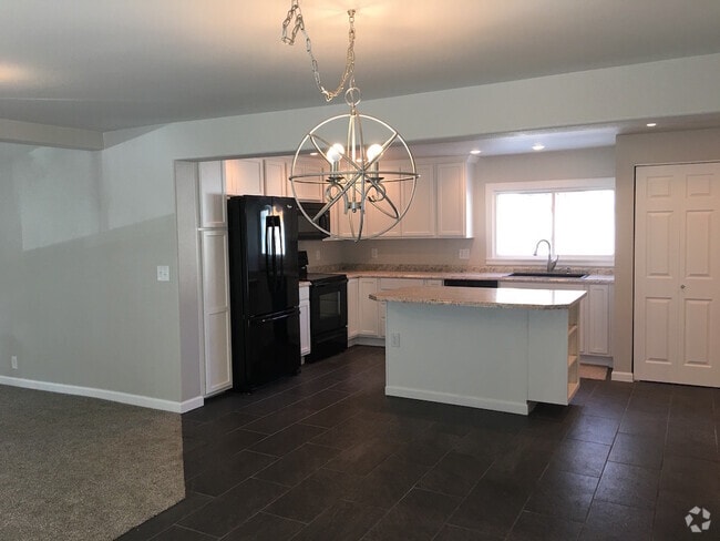 Building Photo - 4 bedroom, 2 bath Home