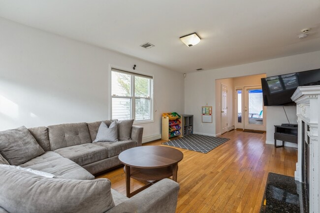 Photo - 39 Linwood Ave