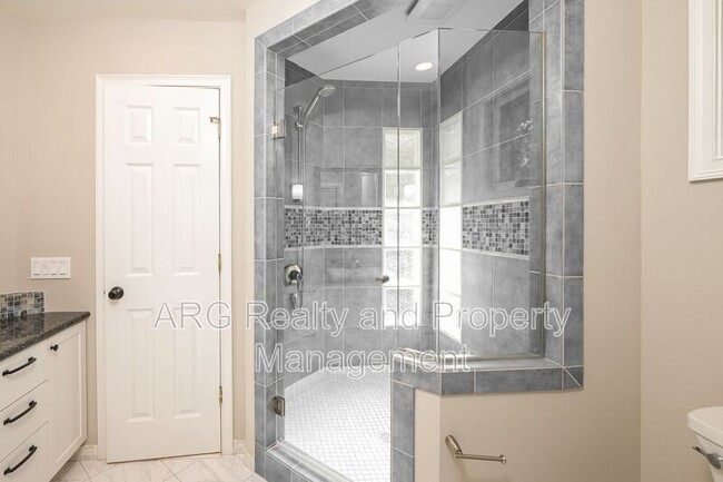 Photo - 2771 Winding Ln NE