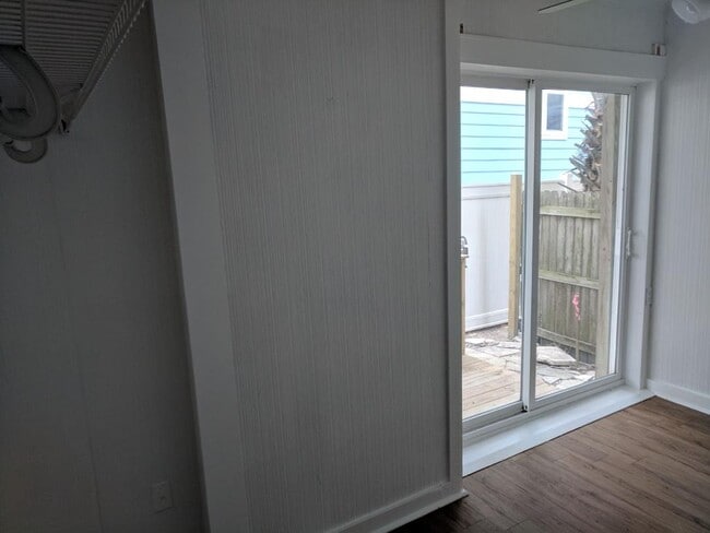 Bedroom/Back Deck - 1212 1st St S Unidad 2