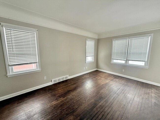 Photo - 4 Bedroom Home with Stainless Steel Appliances