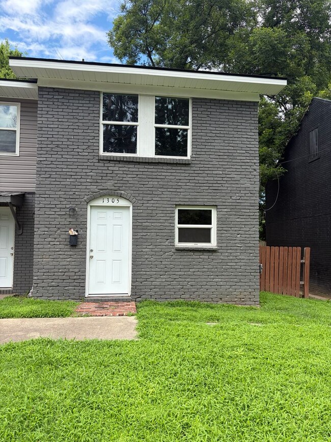 Building Photo - 1303/1305 MULBERRY ST. Unit 1305 MULBERRY ST.