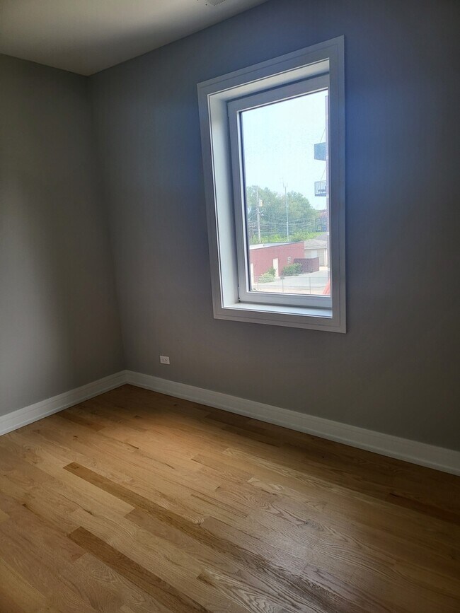 Photo - 3759 S Lake Park Ave Unit 2