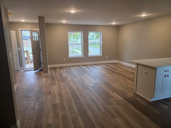 Photo - 609 Detroit St