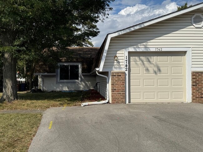Building Photo - 1742 Amherst Cir Unit 1742